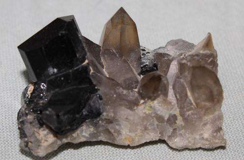 Tourmaline crystal with quarts